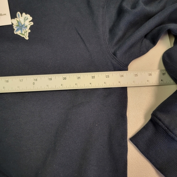 Goodfellow Pullover Crew Neck Sweatshirt Flower Embroidery Blue Size L - Picture 7 of 7